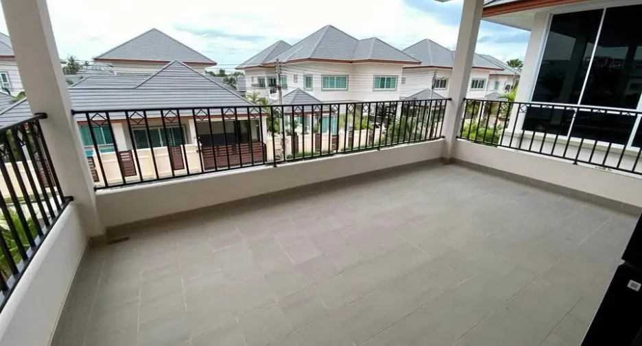 For sale 4 bedrooms villa in Huay Yai, Pattaya