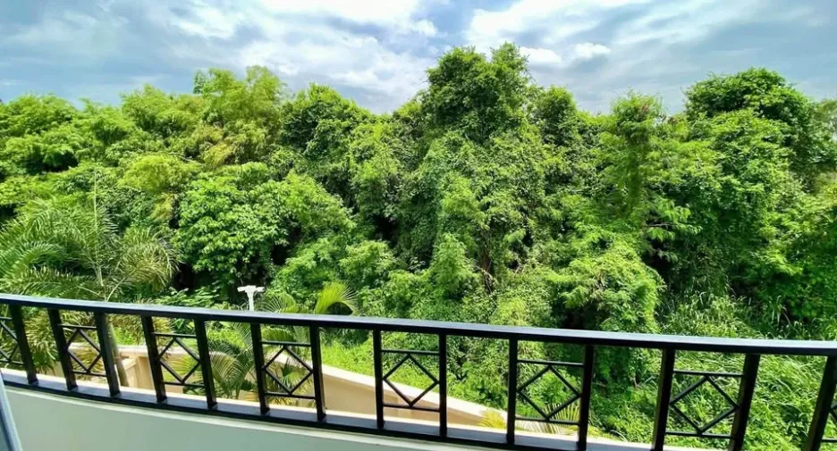 For sale 4 bedrooms villa in Huay Yai, Pattaya