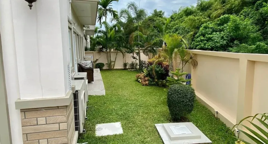 For sale 4 bedrooms villa in Huay Yai, Pattaya