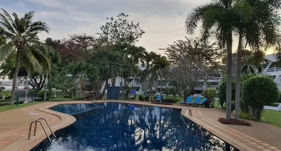 For sale 2 ベッドルーム condo in Bang Saray, Pattaya