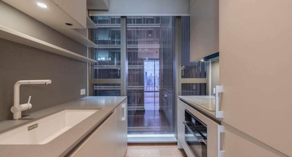 Condo en alquiler de 1 habitaciones en Bang Rak, Bangkok