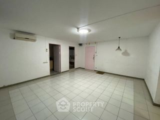 Продажа 2 спальни кондо в Банг Капи, Бангкок