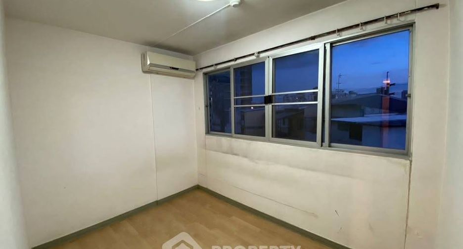 Продажа 2 спальни кондо в Банг Капи, Бангкок