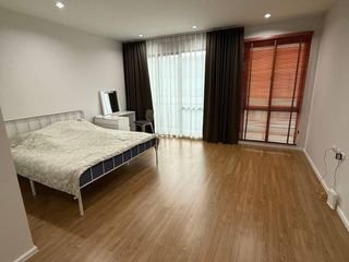 Casa adosada en alquiler de 3 habitaciones en Saphan Sung, Bangkok