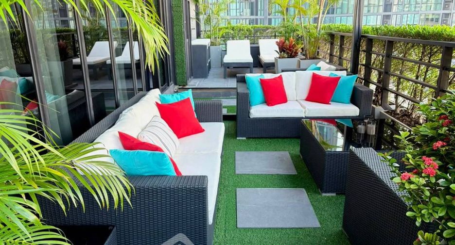 For rent 4 bedrooms condo in Sathon, Bangkok