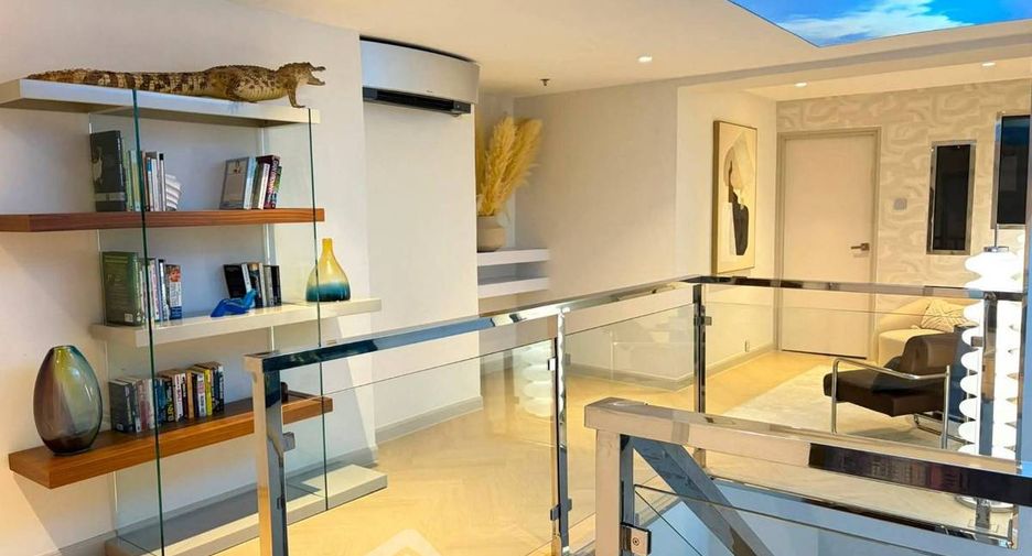 For rent 4 bedrooms condo in Sathon, Bangkok