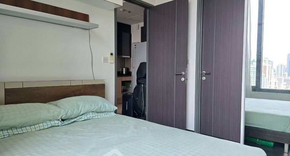 For sale 1 bed condo in Khlong Toei, Bangkok