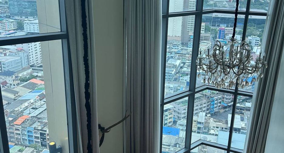 For sale 3 bedrooms condo in Khlong Toei, Bangkok