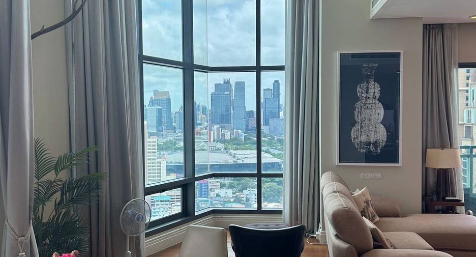 For sale 3 bedrooms condo in Khlong Toei, Bangkok
