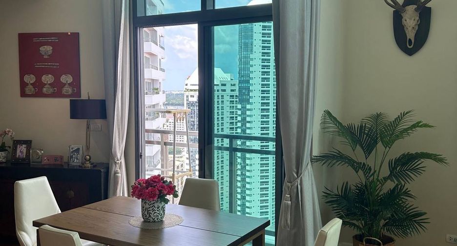 For sale 3 bedrooms condo in Khlong Toei, Bangkok