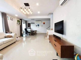 出售 3 卧室 独立屋 在 Si Racha, Chon Buri
