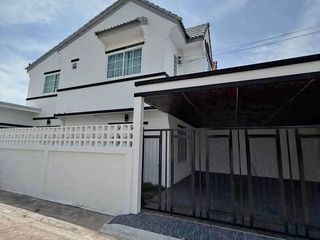 For sale 3 bedrooms townhouse in Bang Lamung, Chonburi