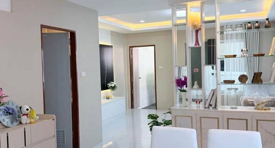 For sale 3 bedrooms townhouse in Bang Lamung, Chonburi