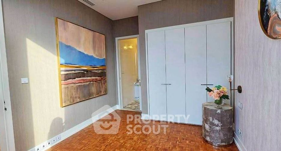 For sale 2 ベッドルーム condo in Sathon, Bangkok