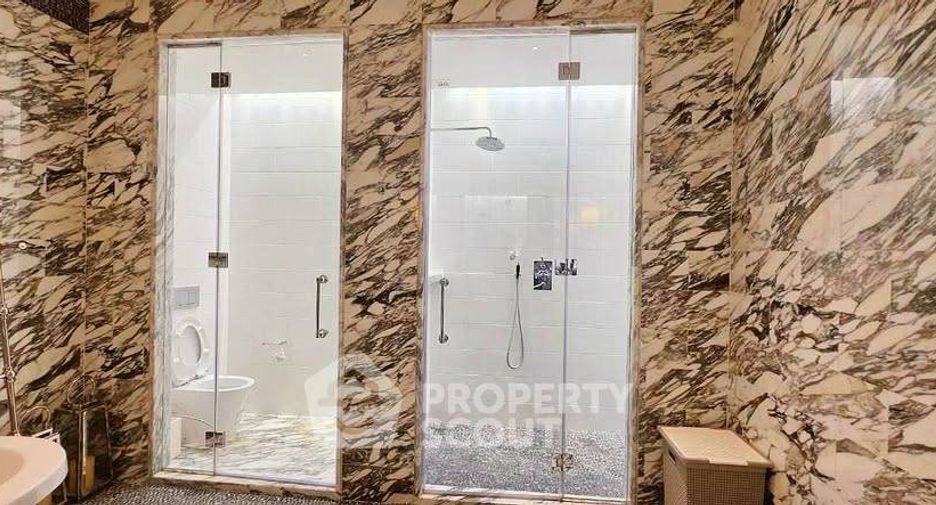 For sale 2 ベッドルーム condo in Sathon, Bangkok