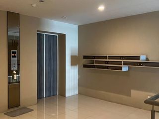 Продажа 1 кровать кондо в Кхлонг Сан, Бангкок