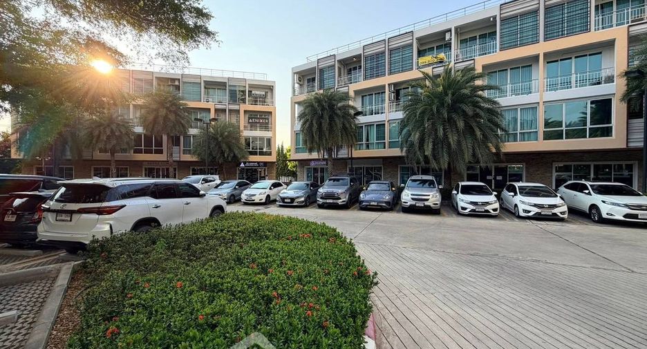 For sale 5 bedrooms condo in Yan Nawa, Bangkok