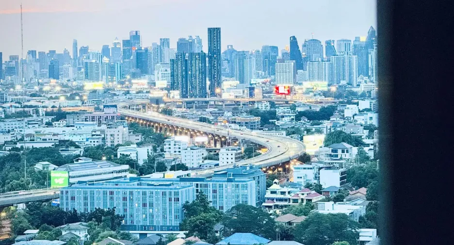 Condo en alquiler de 2 habitaciones en Bang Na, Bangkok