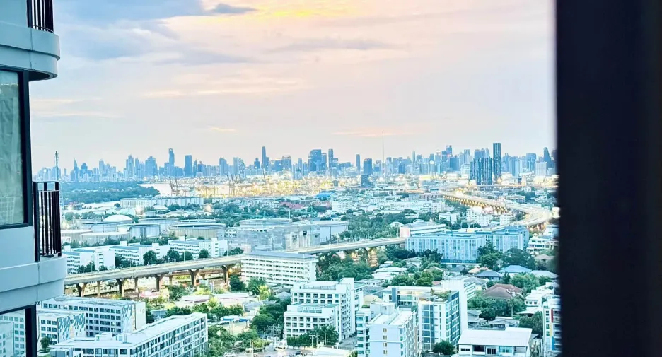 Condo en alquiler de 2 habitaciones en Bang Na, Bangkok