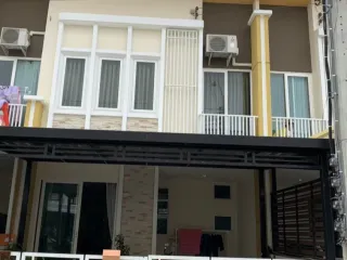 For sale 4 bedrooms townhouse in Lat Krabang, Bangkok
