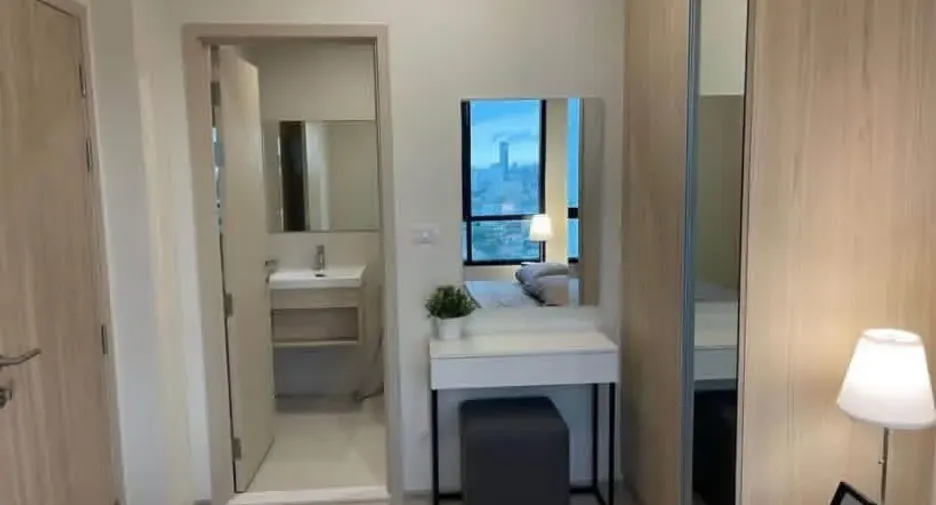 Wohnung zur Miete mit 1 Zimmer in Huai Khwang, Bangkok