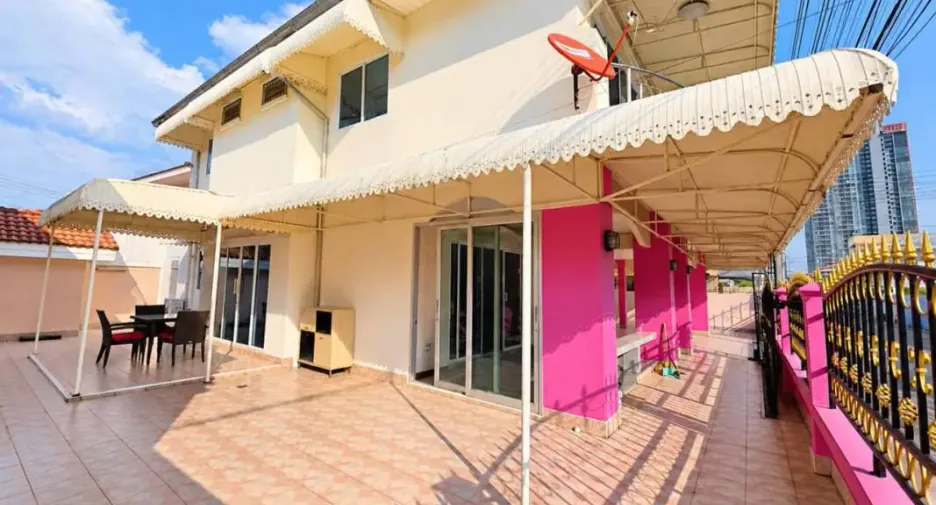 À louer 3 chambres maison à Bang Lamung, Chonburi