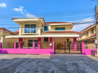 À louer 3 chambres maison à Bang Lamung, Chonburi