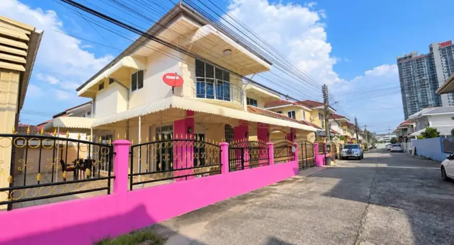 À louer 3 chambres maison à Bang Lamung, Chonburi