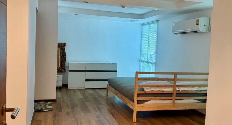 For rent 4 ベッドルーム condo in Watthana, Bangkok