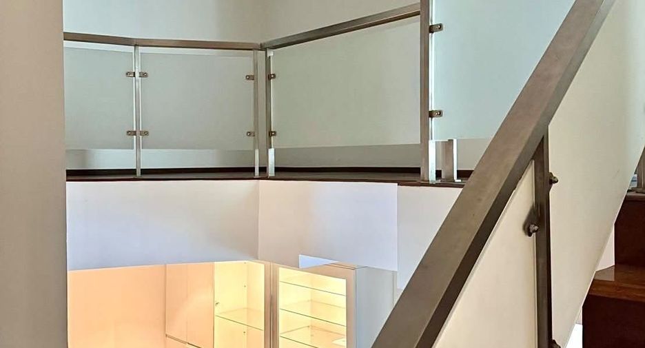 For rent 4 ベッドルーム condo in Watthana, Bangkok