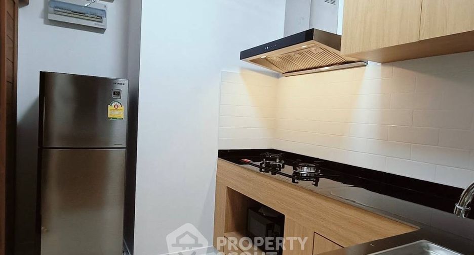 Casa adosada en alquiler de 3 habitaciones en Lat Krabang, Bangkok