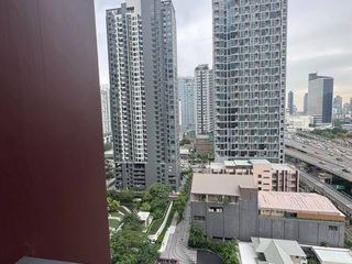 Wohnung zur Miete mit 1 Zimmer in Huai Khwang, Bangkok