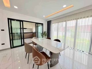 For rent 5 bedrooms house in Mueang Chon Buri, Chonburi