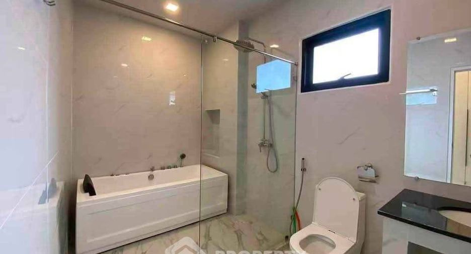 For rent 5 bedrooms house in Mueang Chon Buri, Chonburi