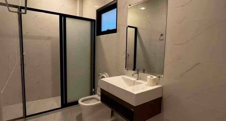 For rent 5 bedrooms house in Mueang Chon Buri, Chonburi