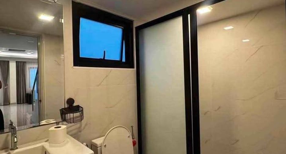 For rent 5 bedrooms house in Mueang Chon Buri, Chonburi
