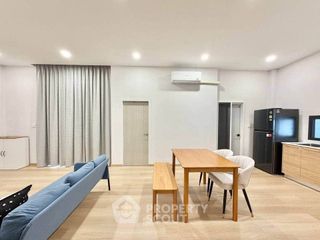 Casa en alquiler de 3 habitaciones en Si Racha, Chonburi