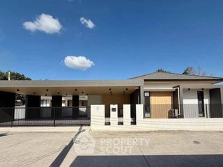 Casa en alquiler de 3 habitaciones en Si Racha, Chonburi