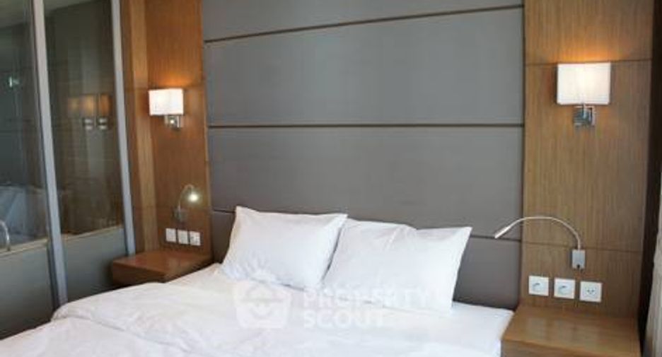 For rent 2 bedrooms condo in Khlong Toei, Bangkok