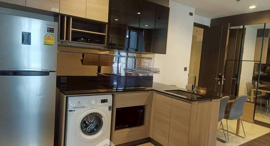For rent 2 bedrooms condo in Huai Khwang, Bangkok