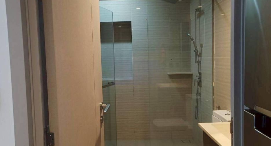 For rent 2 bedrooms condo in Huai Khwang, Bangkok