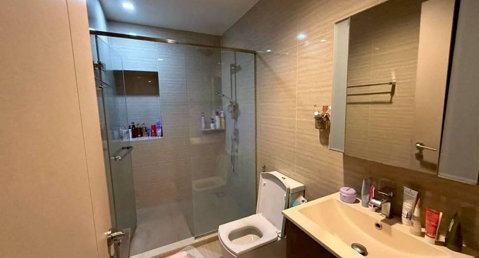 For rent 2 bedrooms condo in Huai Khwang, Bangkok
