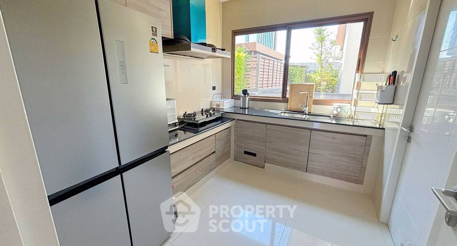 For rent 4 bedrooms house in Bang Kapi, Bangkok