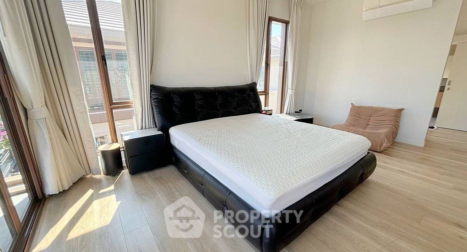 For rent 4 bedrooms house in Bang Kapi, Bangkok