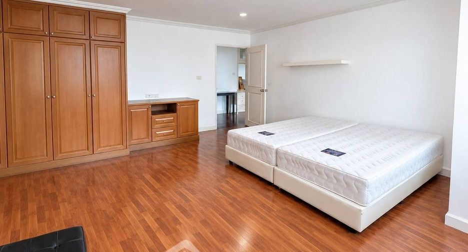 Condo en alquiler de 3 habitaciones en Watthana, Bangkok