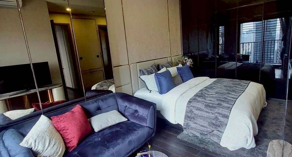 For rent 2 bedrooms condo in Watthana, Bangkok