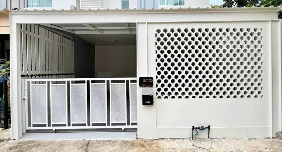 For sale 3 bedrooms townhouse in Bang Lamung, Chonburi