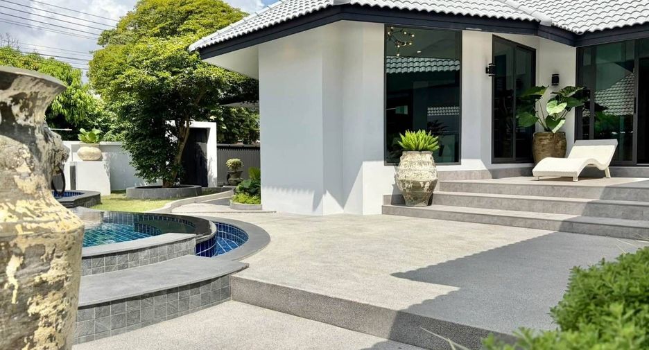 For rent 3 bedrooms villa in Bang Lamung, Chonburi