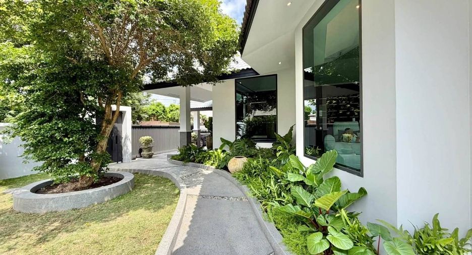 For rent 3 bedrooms villa in Bang Lamung, Chonburi