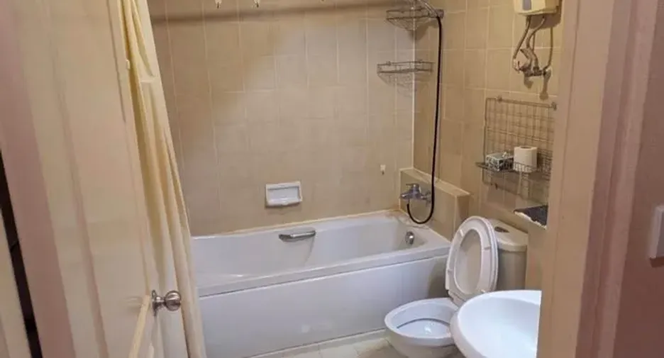 For rent 1 bed condo in Khlong Toei, Bangkok